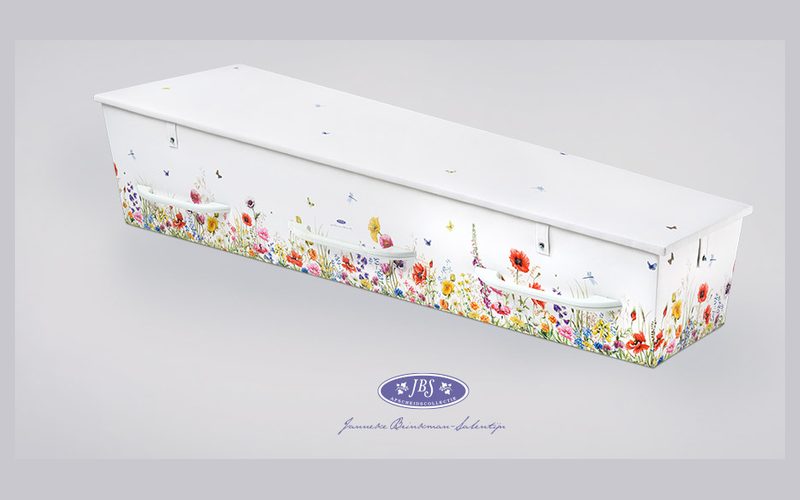 Akidia KA-JV Zavadi, witte uitvaartkist met veldbloemen