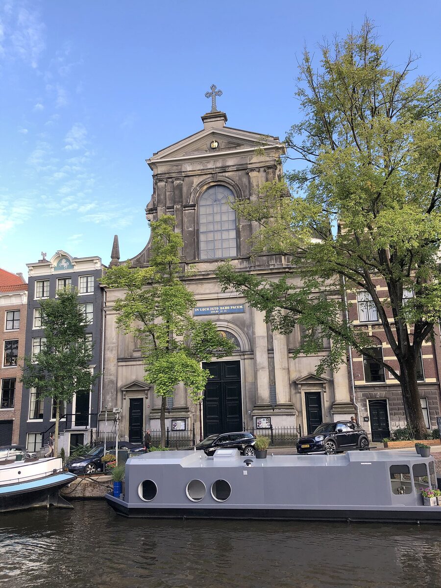 De Duif in Amsterdam, kerk voor een afscheid of uitvaart