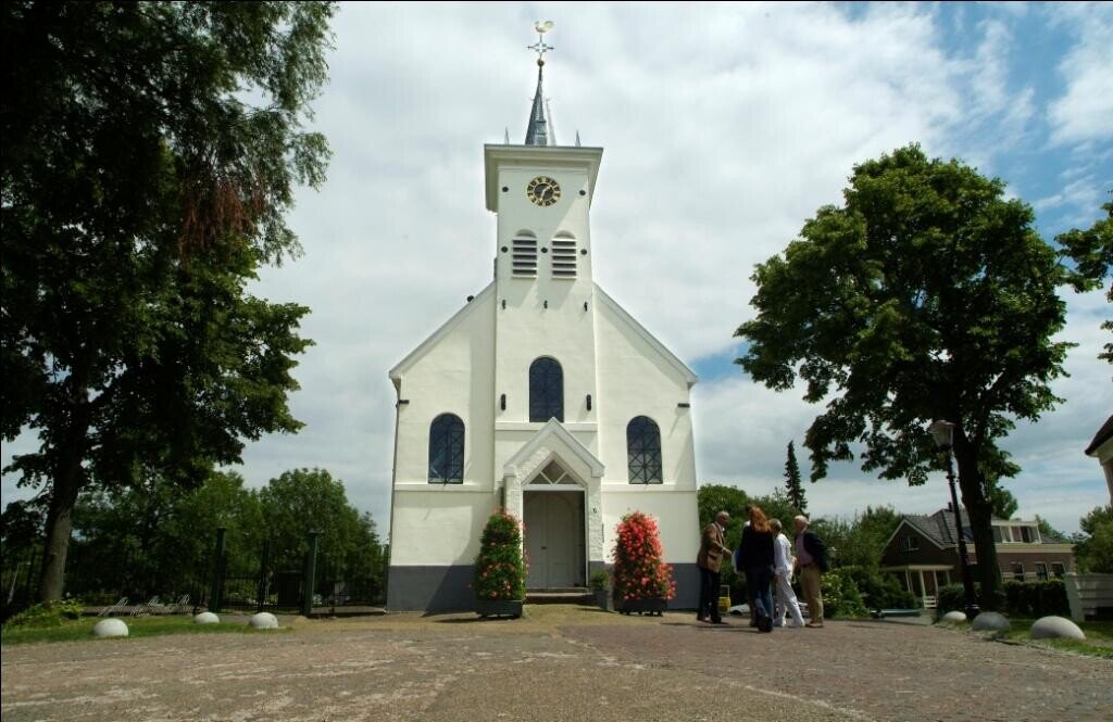 Schellingwouderkerk in Amsterdam, kerk voor een afscheid of uitvaart