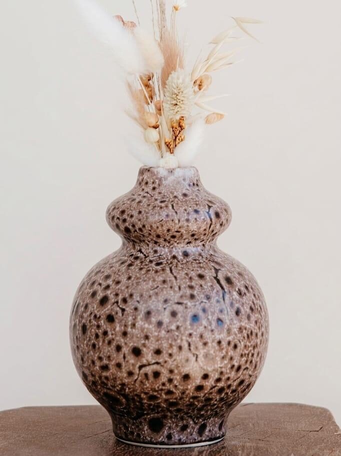 Sterrenvaas Little Blossom van Made by Gem in bruin gespikkeld keramiek