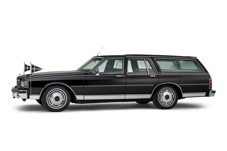 Chevrolet Caprice, klassiek en ingetogen, rouwvervoer bij een uitvaart