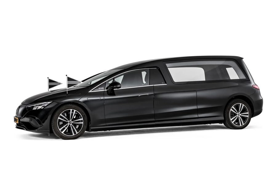 Mercedes EQE, elektrisch, rouwvervoer bij een uitvaart