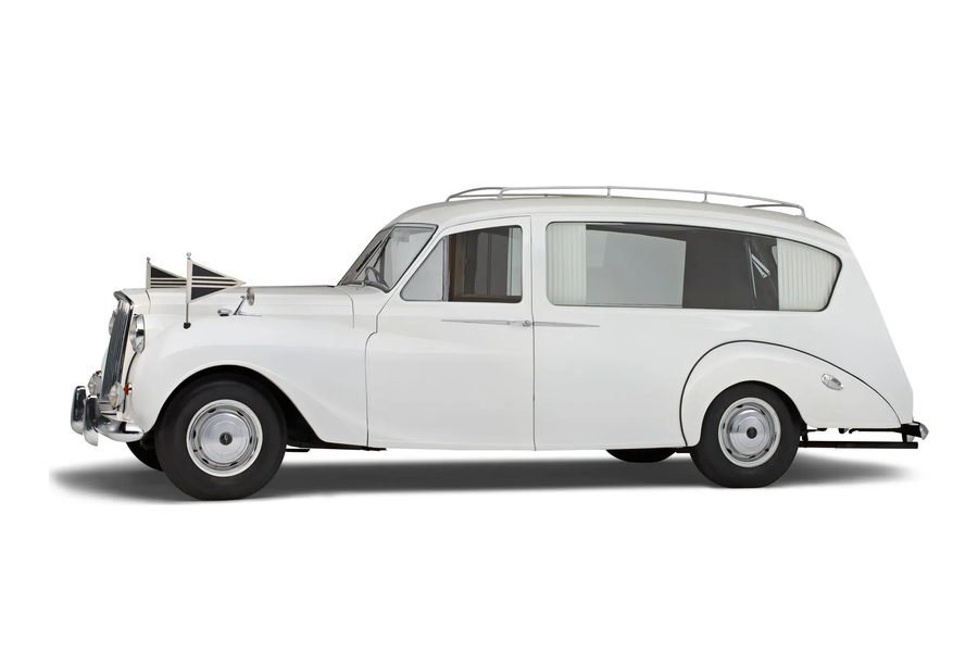Princess Vanden Plas uit 1962, in kleur, rouwvervoer bij een uitvaart