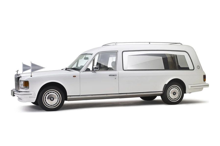 Rolls Royce Silver Spirit, klassiek en ingetogen, rouwvervoer bij een uitvaart