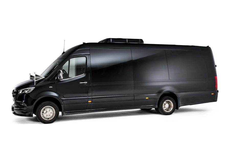Uitvaartbus, volgauto en bus, rouwvervoer bij een uitvaart